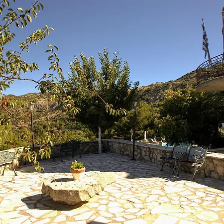 Estate Dafnopanagia Magda Kariá