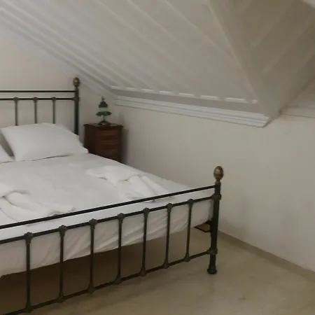 Estate Dafnopanagia Magda Kariá